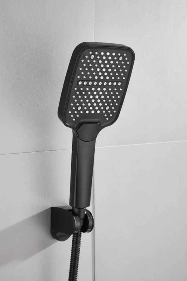 Смеситель для ванны с душем BELZ B60533-7 черный