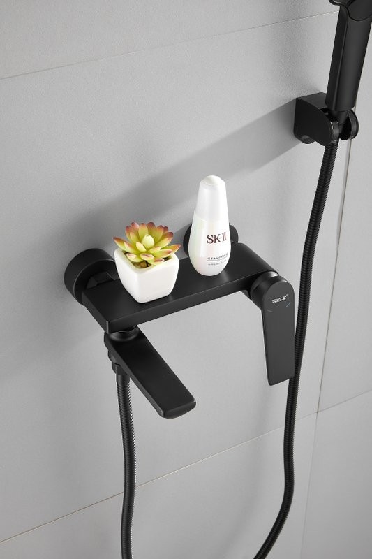 Смеситель для ванны с душем BELZ B60533-7 черный