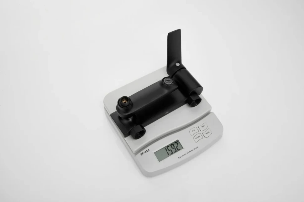 Смеситель для ванны с душем BELZ B60533-7 черный