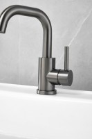 Смеситель для раковины BELZ B810 B10810-3 оружейная сталь Смеситель для раковины BELZ B810 B10810-3 оружейная сталь