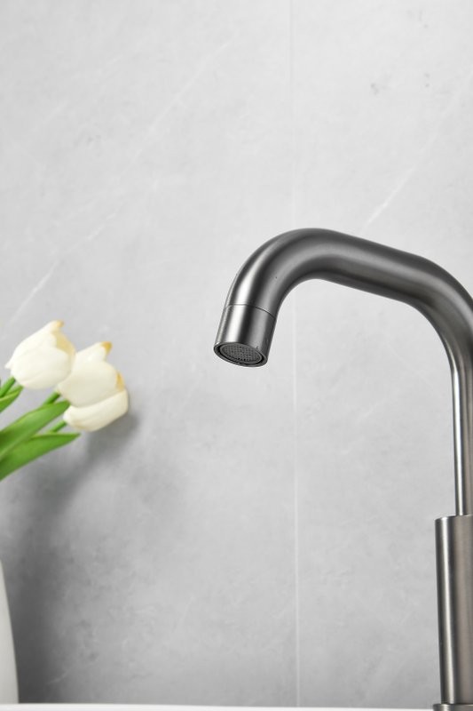 Смеситель для раковины BELZ B810 B10810-3 оружейная сталь