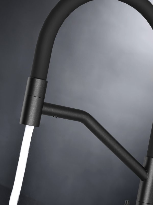 Смеситель для кухни Paulmark Rubert Ru213175-BLM с гибким изливом, черный