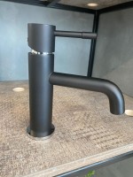Смеситель для раковины Boheme Uno 461-BCR black chrome