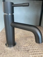 Смеситель для раковины Boheme Uno 461-BCR black chrome