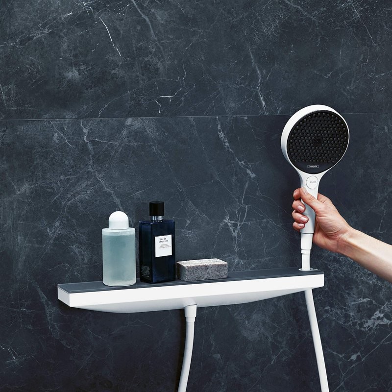 Шланговое подключение Hansgrohe Rainfinity 26858700 с полкой
