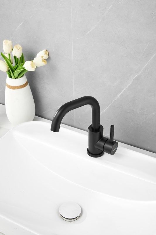 Смеситель для раковины BELZ B810 B10810-7 черный