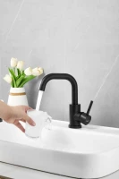 Смеситель для раковины BELZ B810 B10810-7 черный Смеситель для раковины BELZ B810 B10810-7 черный