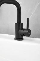 Смеситель для раковины BELZ B810 B10810-7 черный Смеситель для раковины BELZ B810 B10810-7 черный