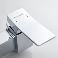 Смеситель для ванны с душем Shevanik S4002 хром Смеситель для ванны с душем Shevanik S4002 хром