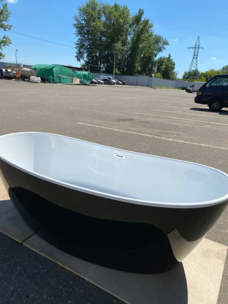 Ванна акриловая Azario EASTON 1800x820x600 белая с черными внешними стенками, свободностоящая, в комплекте с сифоном и металлической рамой (AZ-1337B)