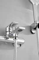 Смеситель для ванны с душем BELZ B60678 хром Смеситель для ванны с душем BELZ B60678 хром