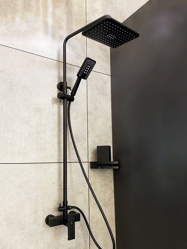 Душевая стойка AltroBagno Lamberto AltroBagnoLamberto030103MB матовая черная