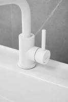Смеситель для раковины BELZ B810 B10810-8 белый Смеситель для раковины BELZ B810 B10810-8 белый