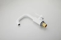 Смеситель для раковины BELZ B810 B10810-8 белый Смеситель для раковины BELZ B810 B10810-8 белый