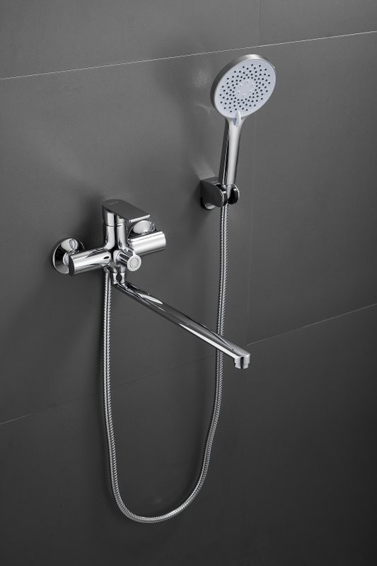 Смеситель с длинным изливом для ванны BELZ B22678 хром