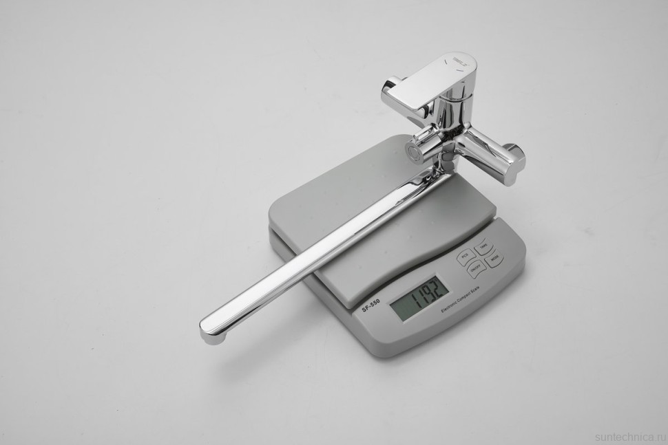 Смеситель с длинным изливом для ванны BELZ B22678 хром