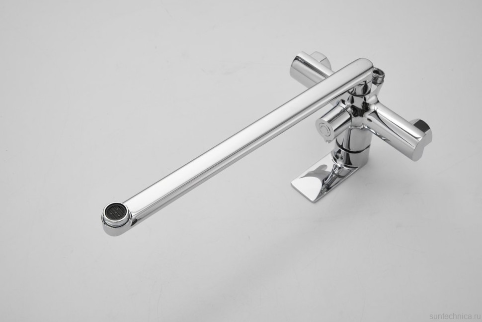 Смеситель с длинным изливом для ванны BELZ B22678 хром