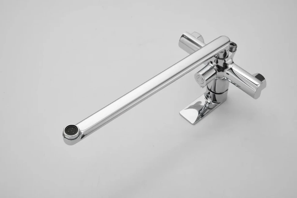Смеситель с длинным изливом для ванны BELZ B22678 хром