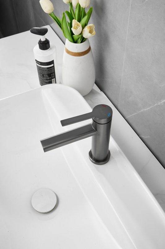 Смеситель для раковины BELZ B813 B10813-3 оружейная сталь