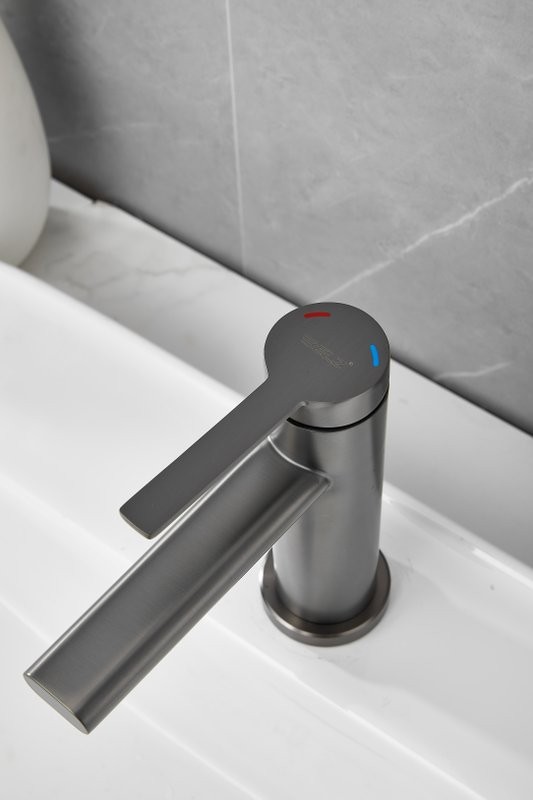 Смеситель для раковины BELZ B813 B10813-3 оружейная сталь