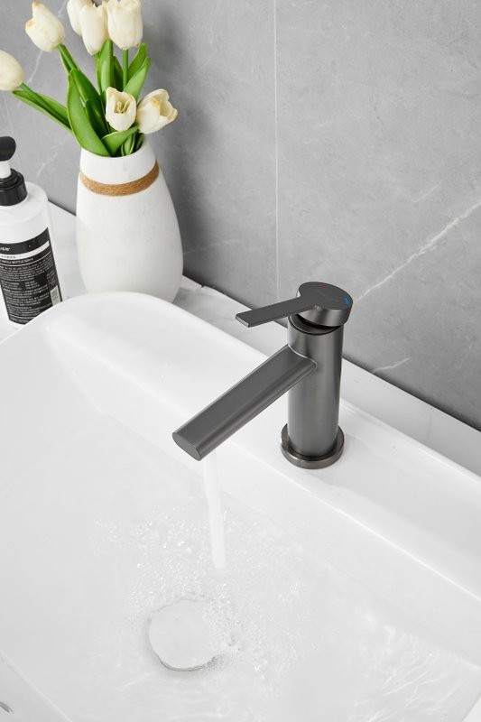 Смеситель для раковины BELZ B813 B10813-3 оружейная сталь