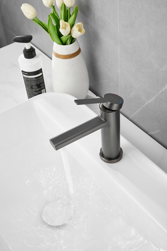 Смеситель для раковины BELZ B813 B10813-3 оружейная сталь