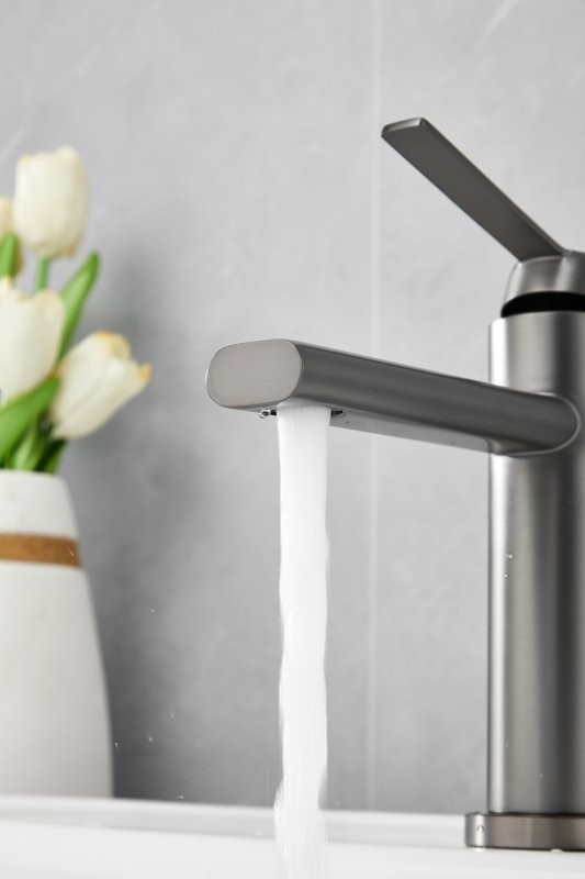 Смеситель для раковины BELZ B813 B10813-3 оружейная сталь