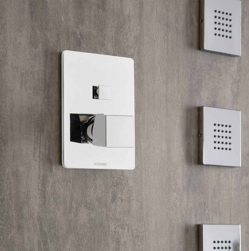 Встраиваемый смеситель для душа и ванны Bossini Cube New Z00063.030