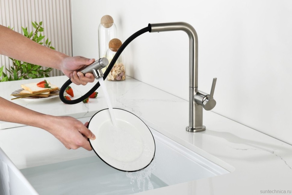 Смеситель для кухни AQUAme Cucina с выдвижным изливом AQM9903BN