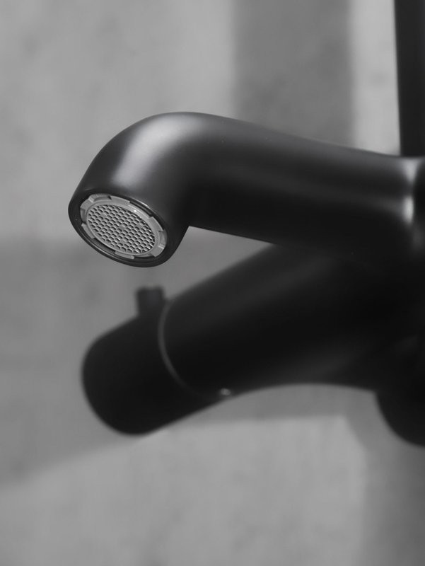 Душевая стойка AltroBagno Bilancia AltroBagnoBilancia030430MB черный матовый