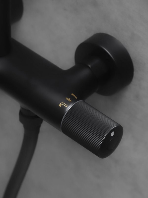 Душевая стойка AltroBagno Bilancia AltroBagnoBilancia030430MB черный матовый