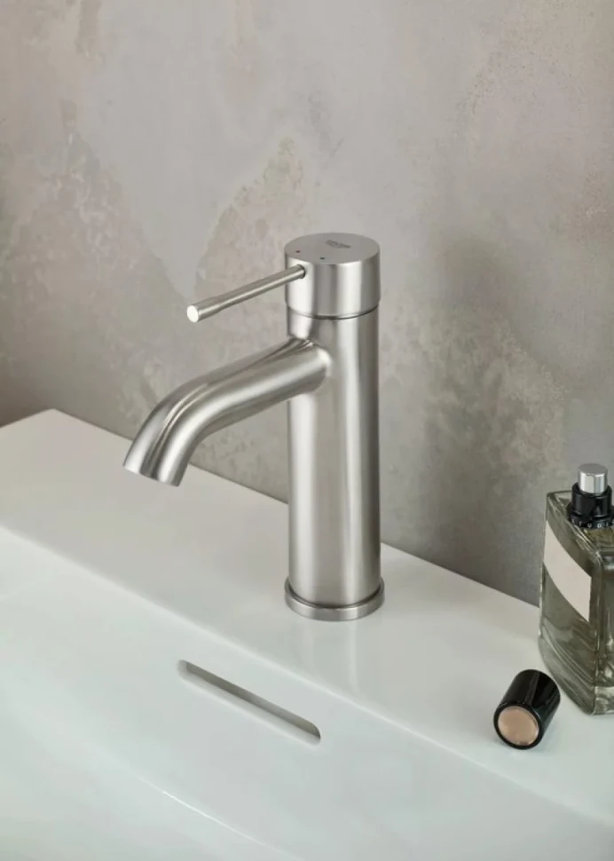 Смеситель для раковины Grohe Essence New 23590001