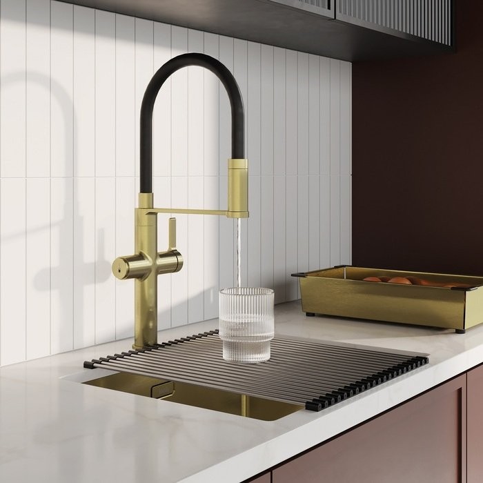 Смеситель для кухни IDDIS Ikon IKNMGFFi05 с гибким изливом, матовое золото
