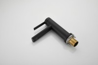 Смеситель для раковины BELZ B813 B10813-7 черный Смеситель для раковины BELZ B813 B10813-7 черный