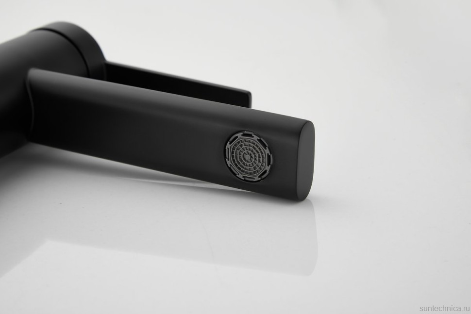 Смеситель для раковины BELZ B813 B10813-7 черный