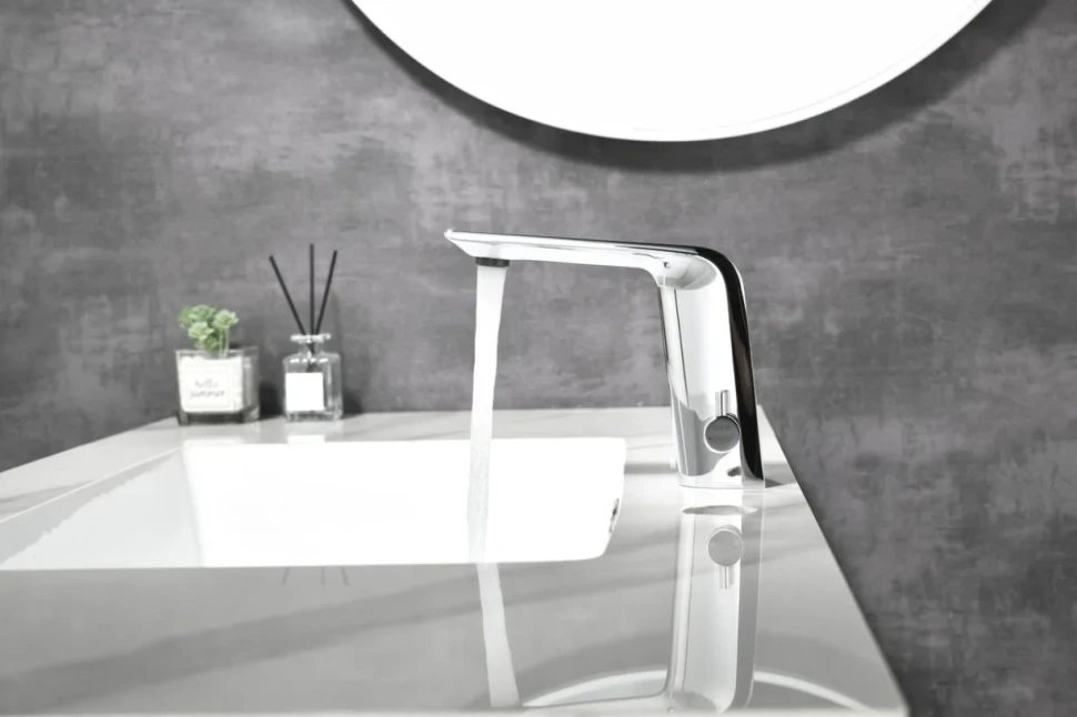 Смеситель для раковины Black&White Gravity 7101С сенсорный, chrome