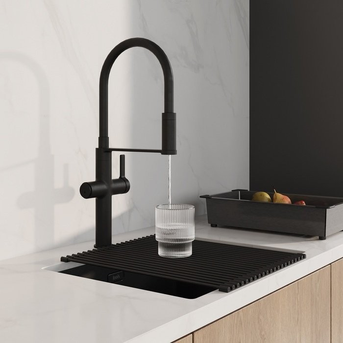 Смеситель для кухни IDDIS Ikon IKNBLFFi05 с гибким изливом, матовый черный