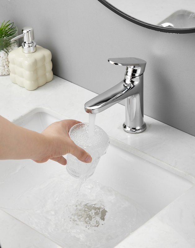 Смеситель для раковины BELZ B713 B10713 хром