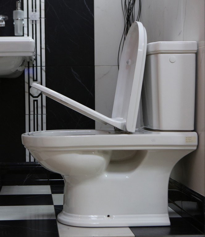 Унитаз-компакт напольный Villeroy & Boch Hommage 666210R1 крышка-сиденье 8809S1R1 с микролифтом, бачок 772111R1