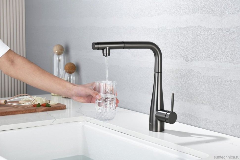 Смеситель для кухни AQUAme Cucina с выдвижным изливом AQM9902GM