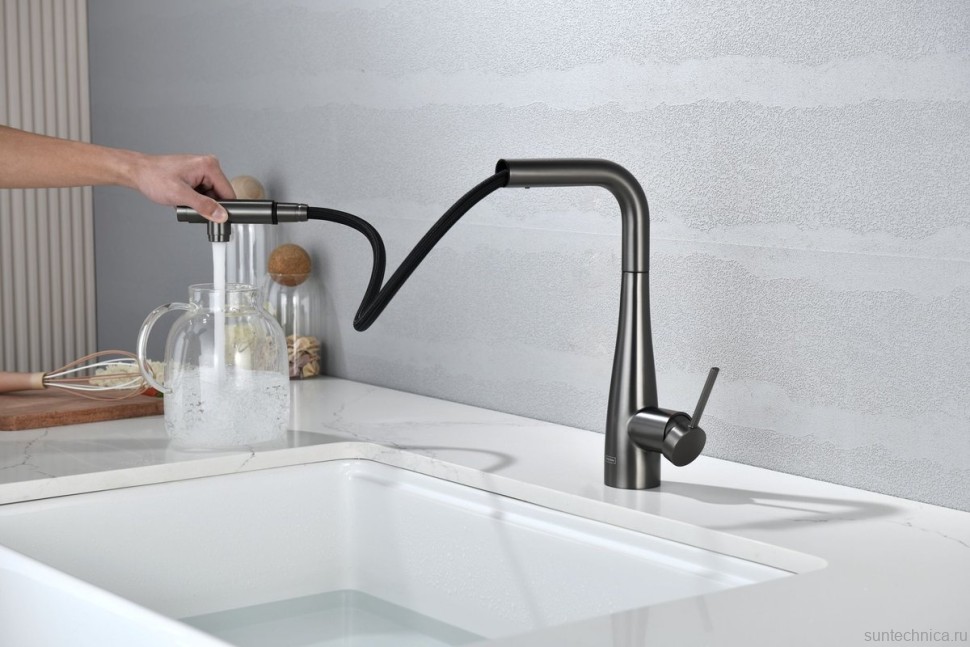 Смеситель для кухни AQUAme Cucina с выдвижным изливом AQM9902GM