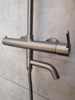 Душевая стойка AltroBagno Unione AltroBagnoUnione030210GM оружейная сталь Душевая стойка AltroBagno Unione AltroBagnoUnione030210GM оружейная сталь