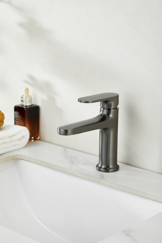 Смеситель для раковины BELZ B713 B10713-3 оружейная сталь