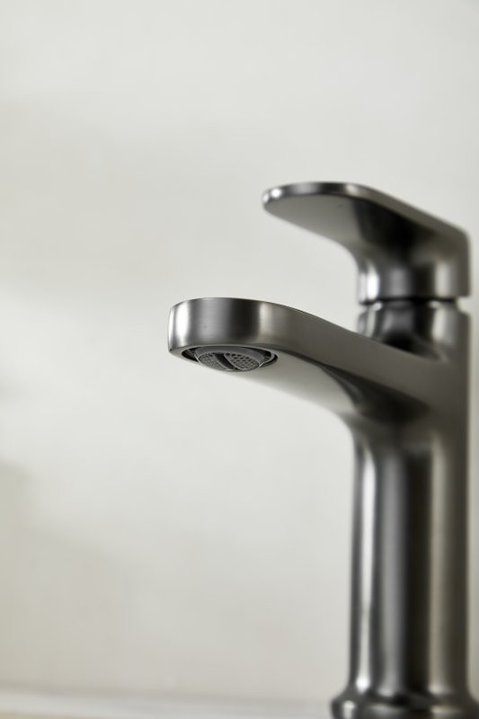 Смеситель для раковины BELZ B713 B10713-3 оружейная сталь