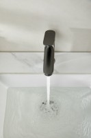 Смеситель для раковины BELZ B713 B10713-3 оружейная сталь Смеситель для раковины BELZ B713 B10713-3 оружейная сталь