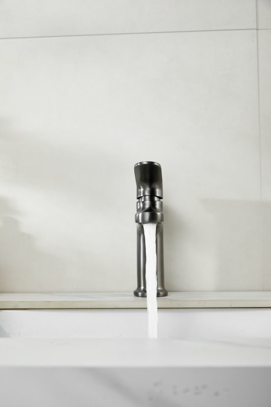 Смеситель для раковины BELZ B713 B10713-3 оружейная сталь