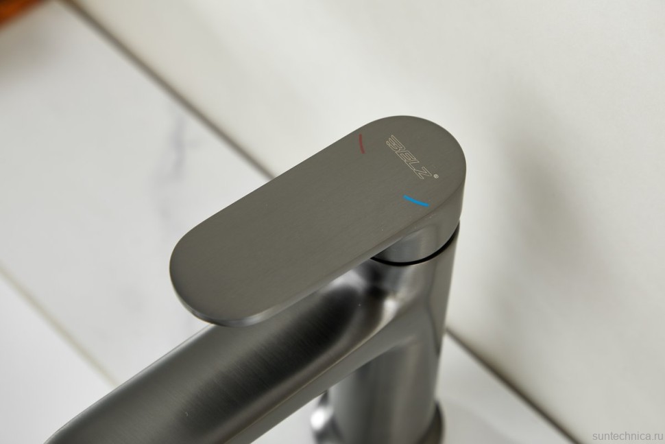 Смеситель для раковины BELZ B713 B10713-3 оружейная сталь