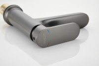 Смеситель для раковины BELZ B713 B10713-3 оружейная сталь Смеситель для раковины BELZ B713 B10713-3 оружейная сталь