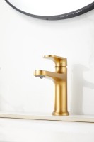 Смеситель для раковины BELZ B713 B10713-5 золото Смеситель для раковины BELZ B713 B10713-5 золото