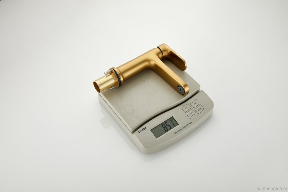 Смеситель для раковины BELZ B713 B10713-5 золото